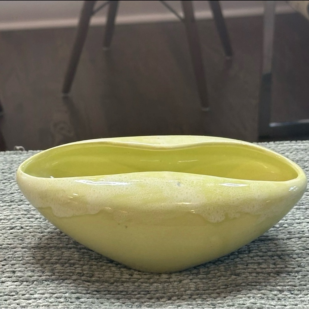 Vintage MCM Green Drip Glaze Kidney Bean USA Ceramic Pottery Vase Decor Retro